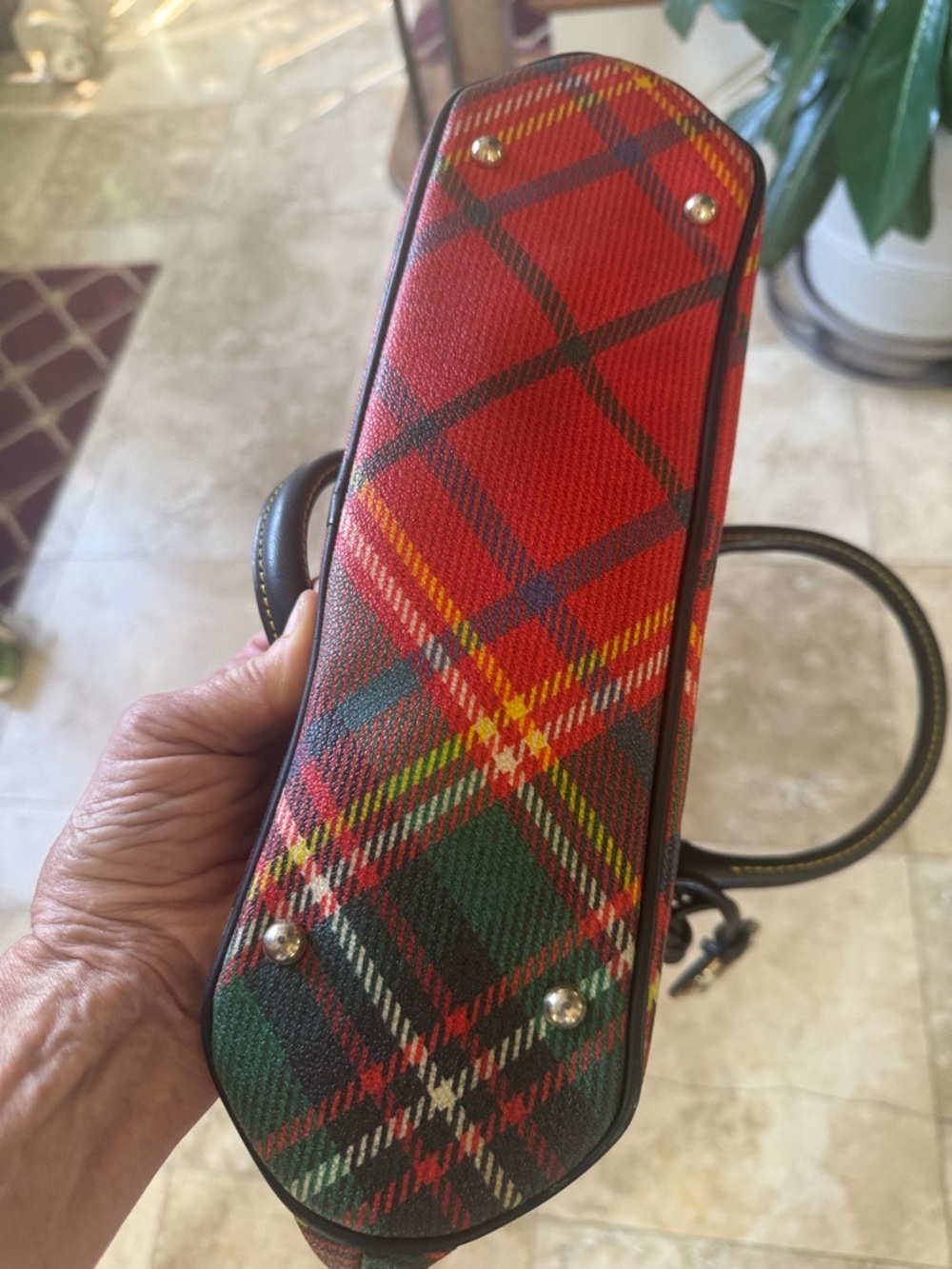 DOONEY & BOURKE ladies, red plaid purse, excellent condition - Picture 9 of 10